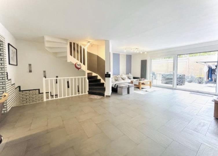 Prodej domu 140 m², pozemek 202 m², Wuppertal, Severní Porýní-Vestfálsko Prodej domu 140 m², pozemek 202 m², Wuppertal, Severní Porýní-Vestfálsko