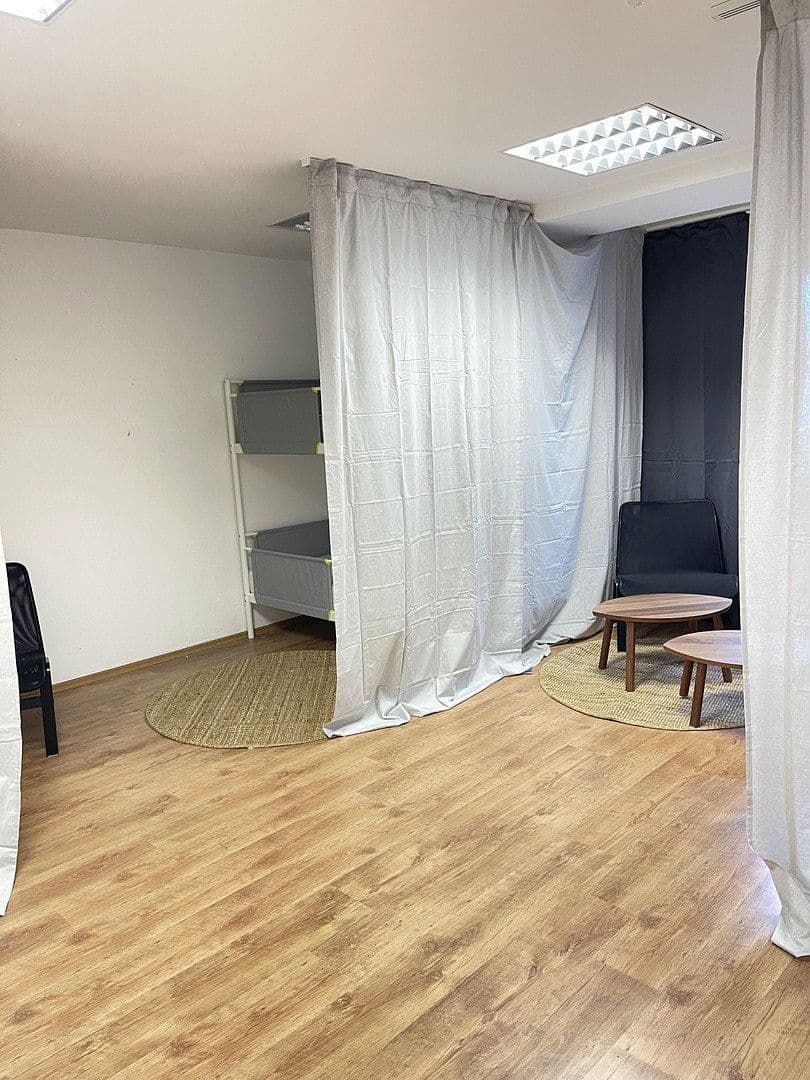 Pronájem nebytového prostoru 490 m², Jägerstraße 11-13, Limbach-Oberfrohna, Sasko Pronájem nebytového prostoru 490 m², Jägerstraße 11-13, Limbach-Oberfrohna, Sasko