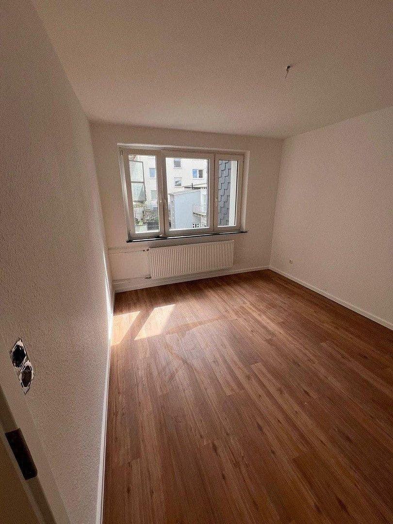 Pronájem bytu 2+1 50 m², Jülicherstr. 1, Wuppertal, Severní Porýní-Vestfálsko Pronájem bytu 2+1 50 m², Jülicherstr. 1, Wuppertal, Severní Porýní-Vestfálsko