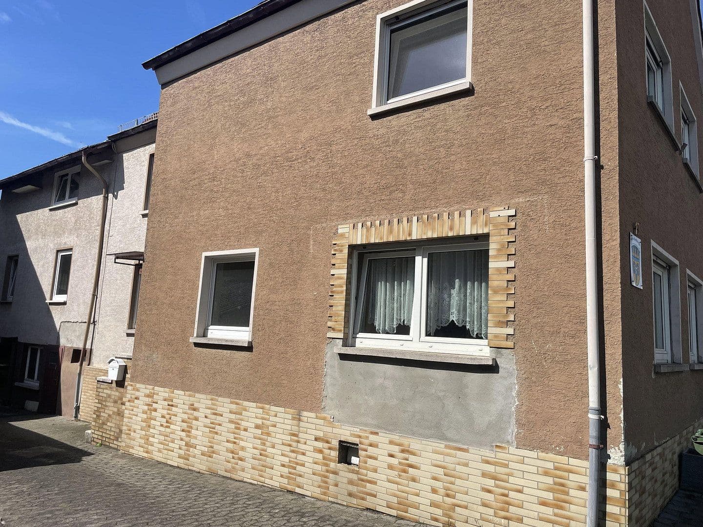 Prodej domu 280 m², pozemek 390 m², Großen-Busecker Str. 17, Buseck, Hessen Prodej domu 280 m², pozemek 390 m², Großen-Busecker Str. 17, Buseck, Hessen
