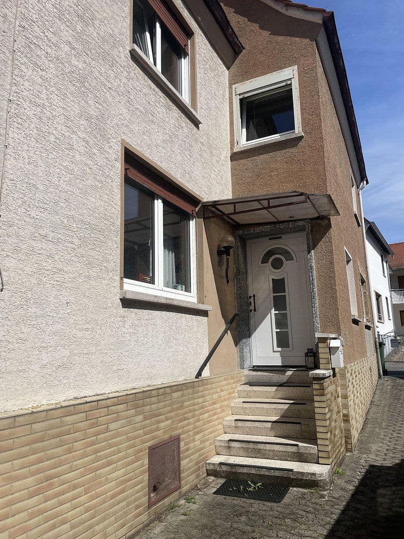 Prodej domu 280 m², pozemek 390 m², Großen-Busecker Str. 17, Buseck, Hessen Prodej domu 280 m², pozemek 390 m², Großen-Busecker Str. 17, Buseck, Hessen