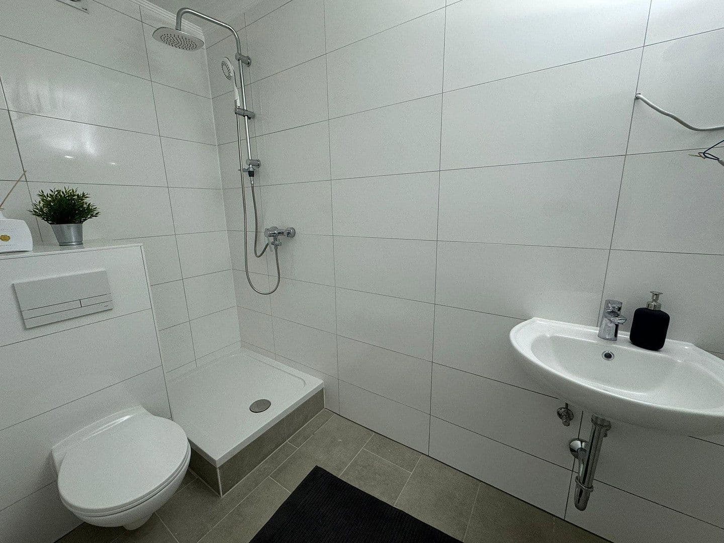 Pronájem bytu 2+1 65 m², Siemensstraße 52, Düsseldorf, Severní Porýní-Vestfálsko Pronájem bytu 2+1 65 m², Siemensstraße 52, Düsseldorf, Severní Porýní-Vestfálsko
