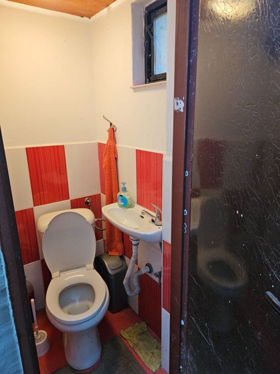Prodej nebytového prostoru 141 m², Rovná, Mutěnice, Jihomoravský kraj Prodej nebytového prostoru 141 m², Rovná, Mutěnice, Jihomoravský kraj