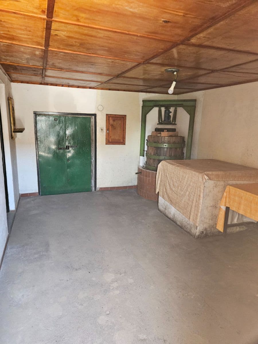 Prodej nebytového prostoru 141 m², Rovná, Mutěnice, Jihomoravský kraj Prodej nebytového prostoru 141 m², Rovná, Mutěnice, Jihomoravský kraj