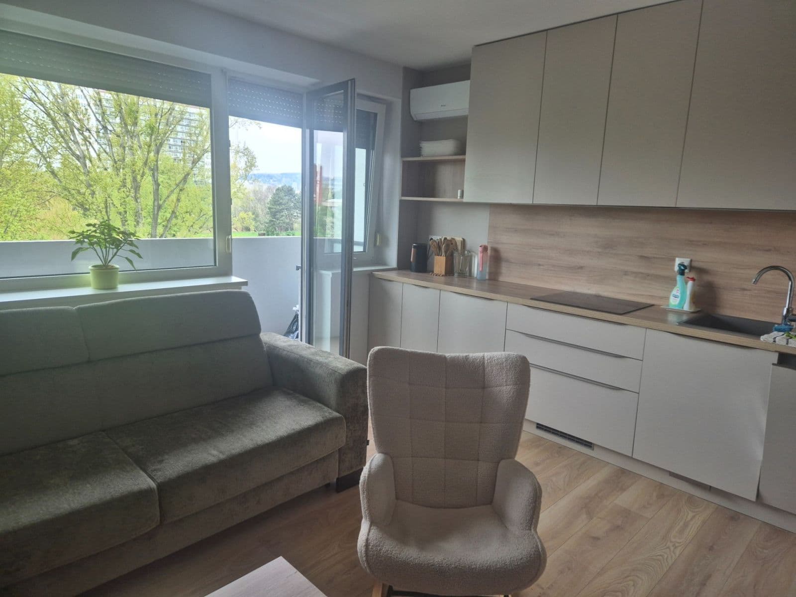 Pronájem bytu 3+1 64 m², Sedmokrásková, Marianka, Bratislavský kraj Pronájem bytu 3+1 64 m², Sedmokrásková, Marianka, Bratislavský kraj