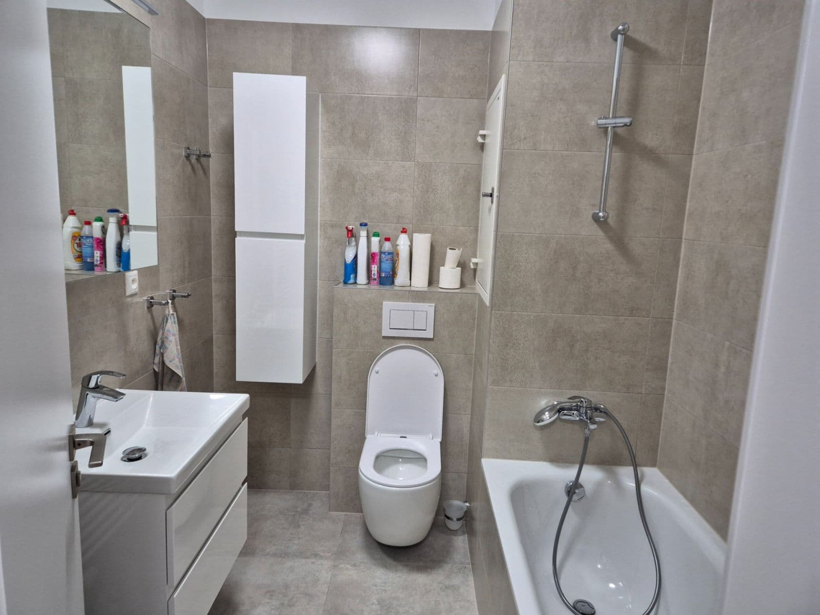 Pronájem bytu 3+1 64 m², Sedmokrásková, Marianka, Bratislavský kraj Pronájem bytu 3+1 64 m², Sedmokrásková, Marianka, Bratislavský kraj