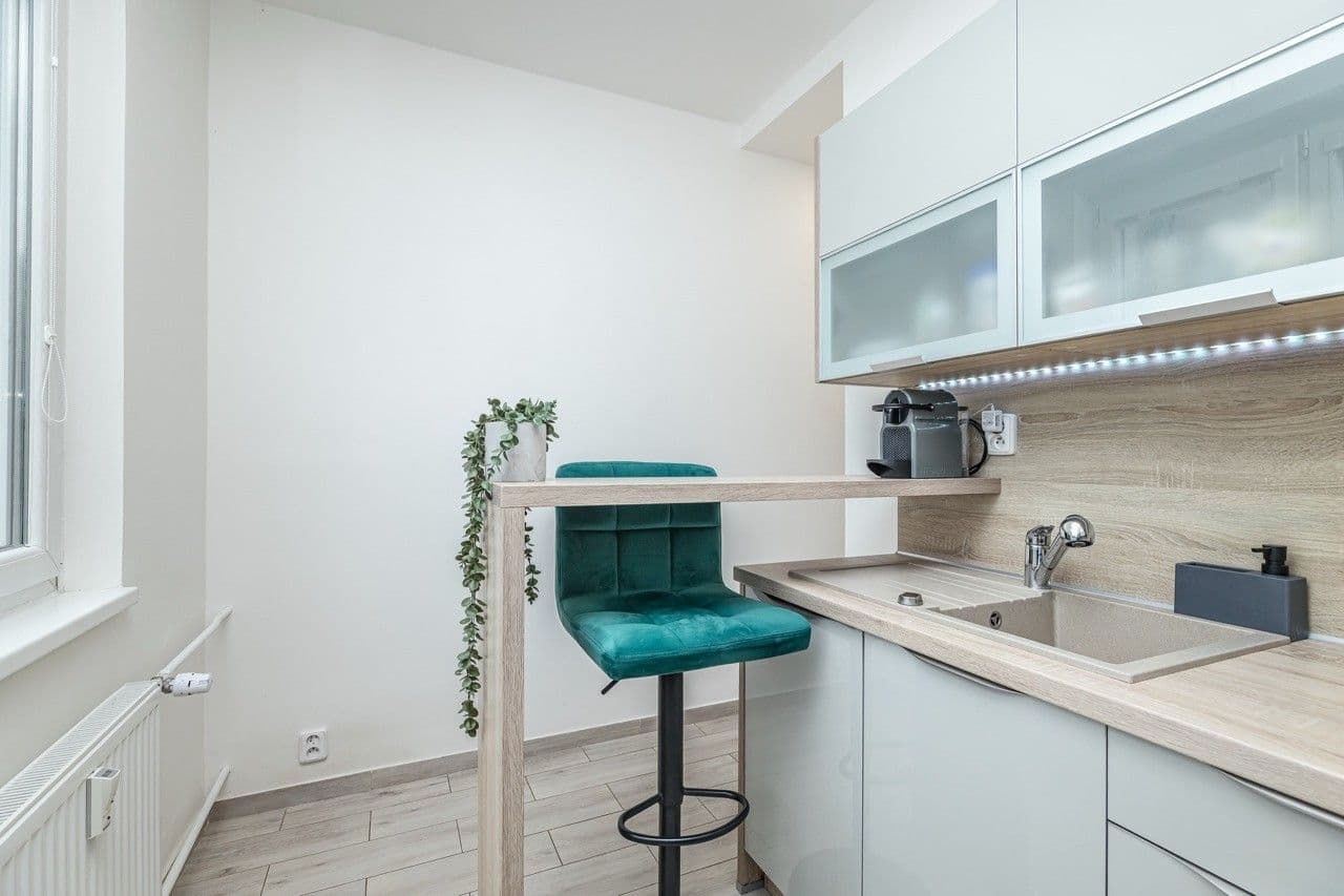 Pronájem bytu 2+1 51 m², Sečská, Praha, Praha Pronájem bytu 2+1 51 m², Sečská, Praha, Praha