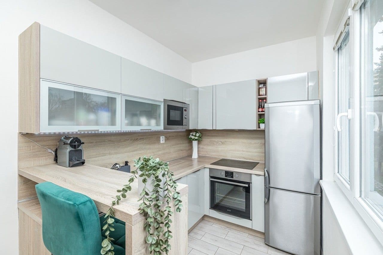 Pronájem bytu 2+1 51 m², Sečská, Praha, Praha Pronájem bytu 2+1 51 m², Sečská, Praha, Praha