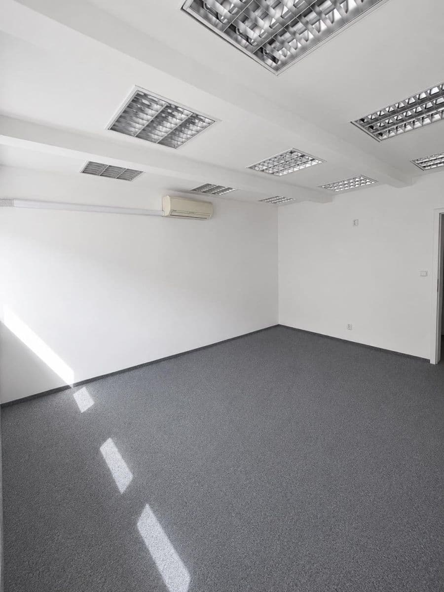 Pronájem kanceláře 20 m², Křižíkova, Praha, Praha Pronájem kanceláře 20 m², Křižíkova, Praha, Praha