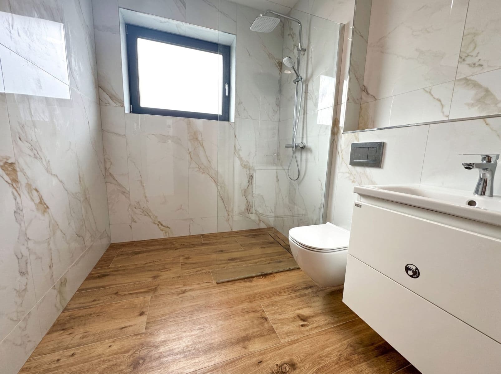 Prodej domu 257 m², pozemek 292 m², Lipovická, Praha, Praha Prodej domu 257 m², pozemek 292 m², Lipovická, Praha, Praha