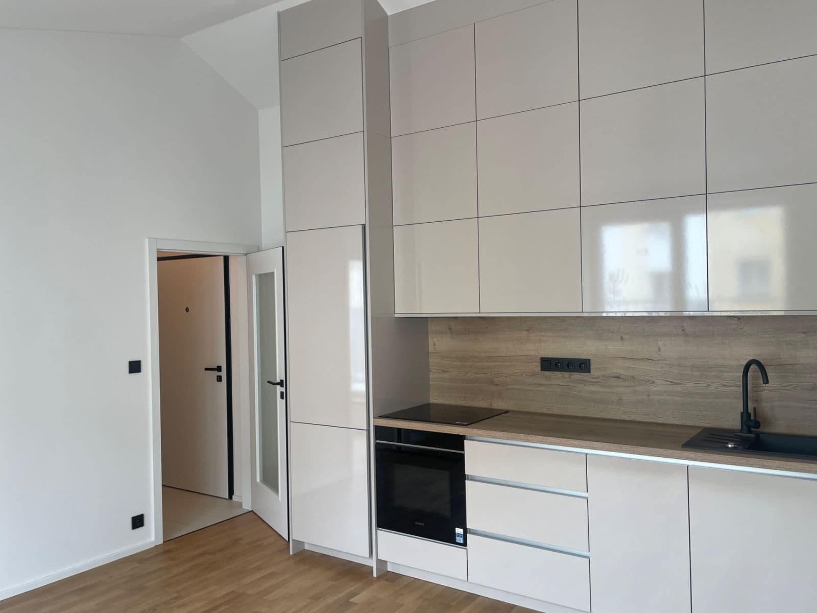Pronájem bytu 2+kk 34 m², Krymská, Praha, Praha Pronájem bytu 2+kk 34 m², Krymská, Praha, Praha