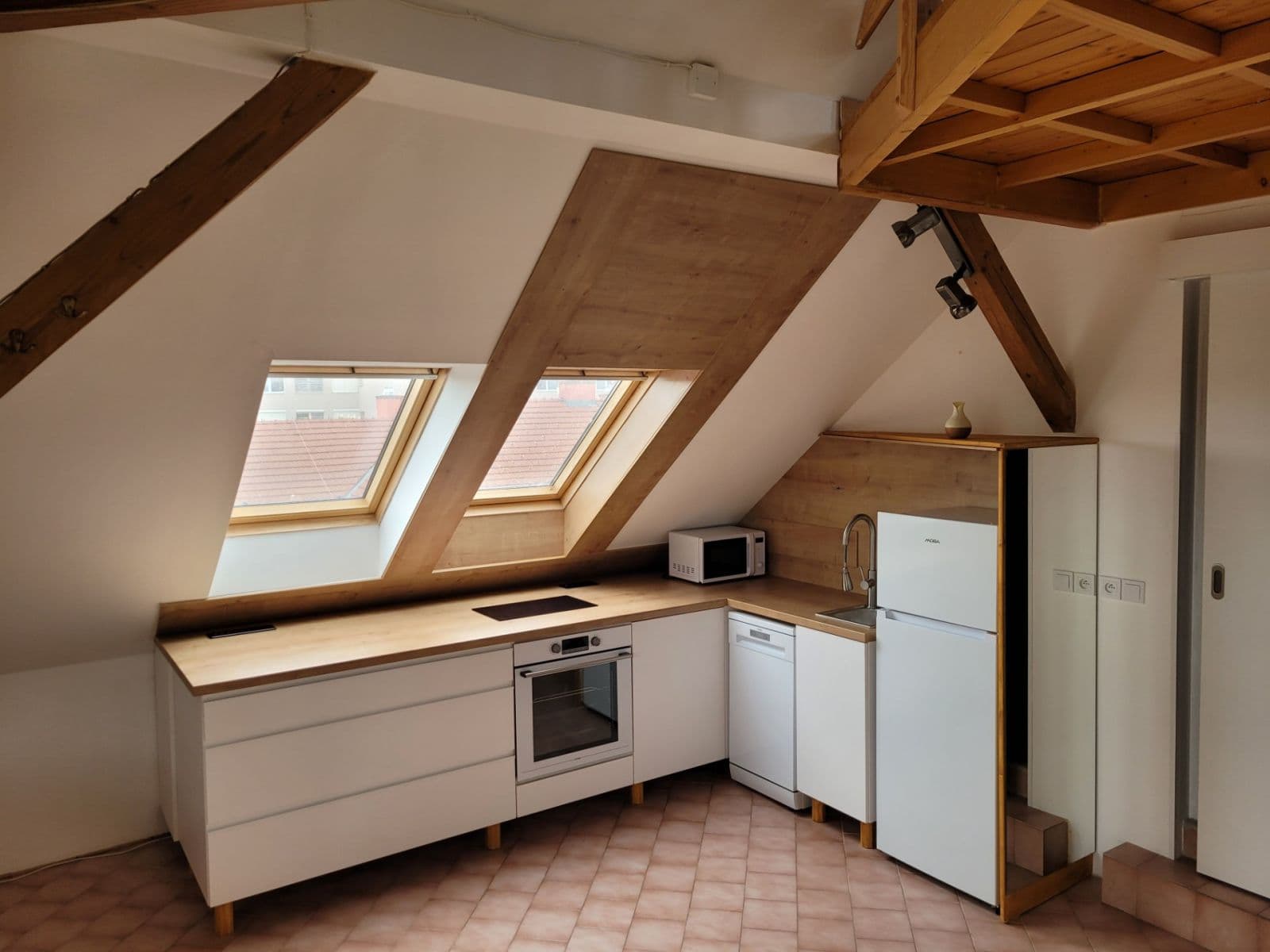 Pronájem bytu 2+kk 65 m², Albertova, Hradec Králové, Královéhradecký kraj Pronájem bytu 2+kk 65 m², Albertova, Hradec Králové, Královéhradecký kraj