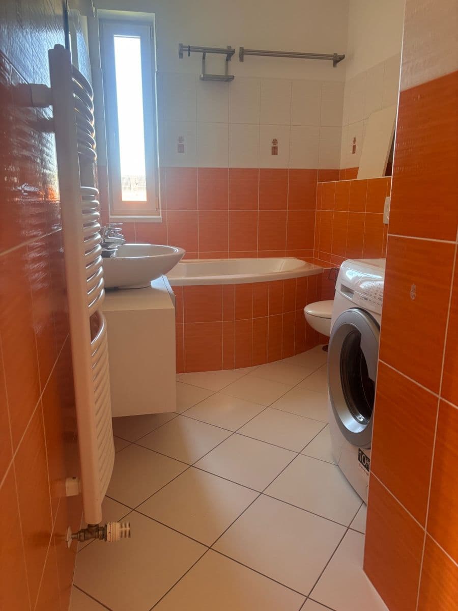Prodej bytu 2+kk 56 m², U Lipové aleje, Praha, Praha Prodej bytu 2+kk 56 m², U Lipové aleje, Praha, Praha