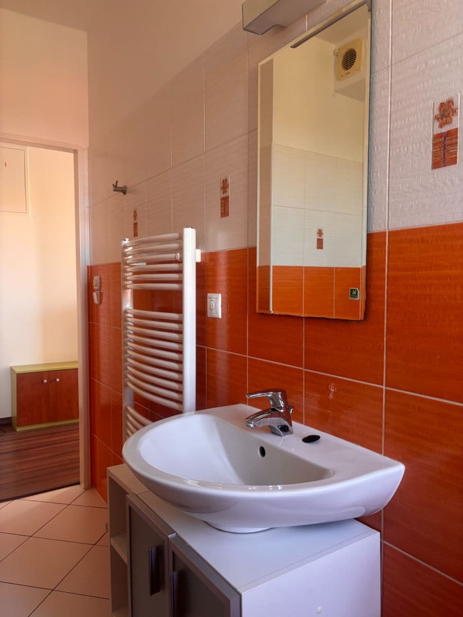 Prodej bytu 2+kk 56 m², U Lipové aleje, Praha, Praha Prodej bytu 2+kk 56 m², U Lipové aleje, Praha, Praha