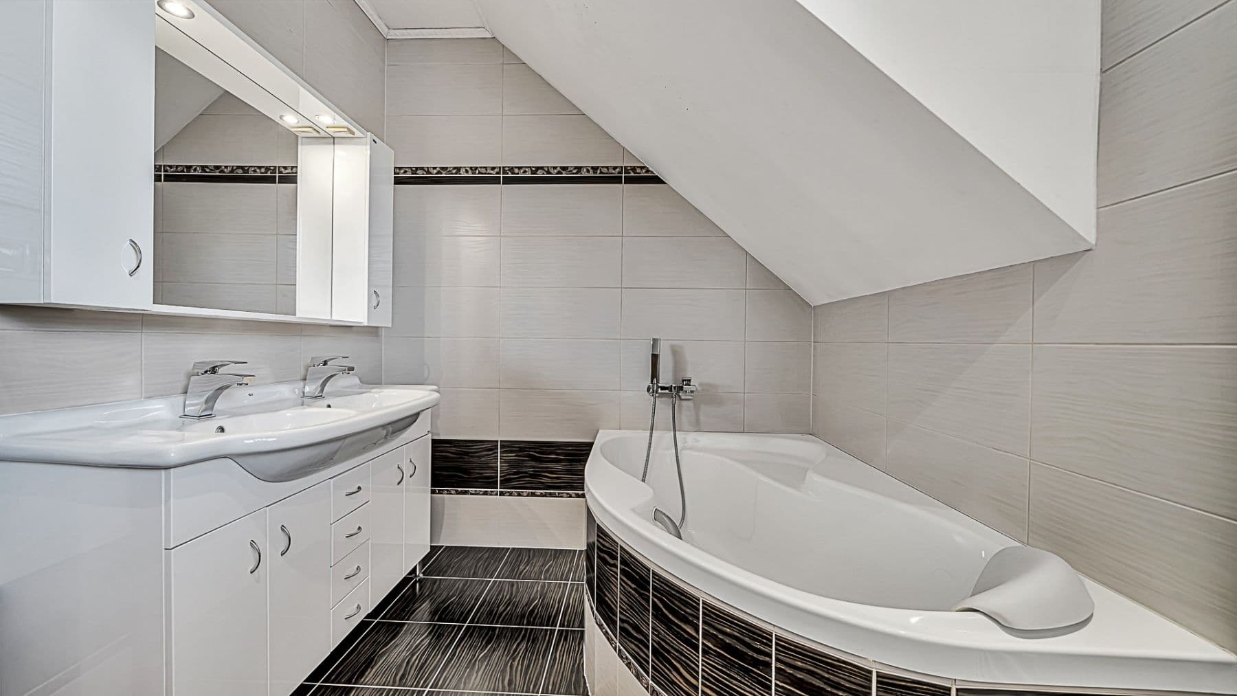 Prodej domu 285 m², pozemek 474 m², Obrovského, Praha, Praha Prodej domu 285 m², pozemek 474 m², Obrovského, Praha, Praha