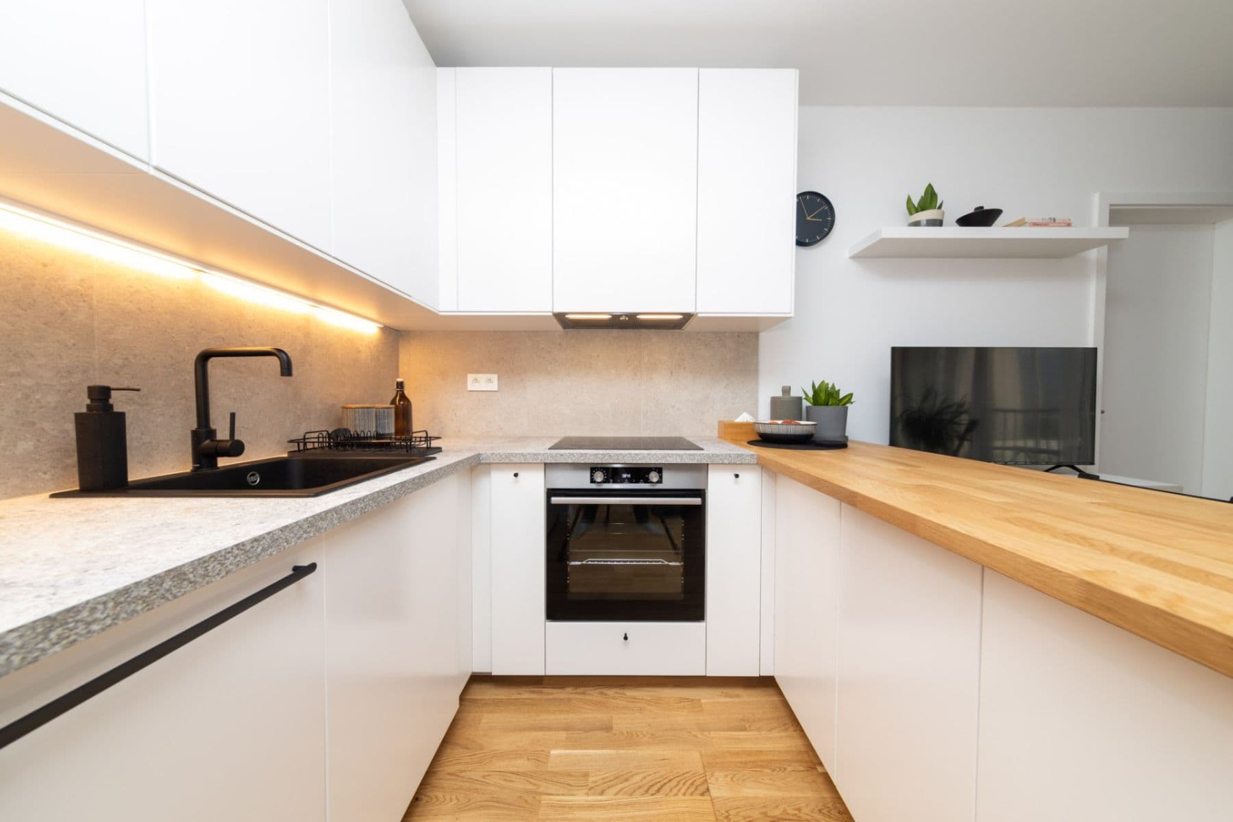 Pronájem bytu 2+1 54 m², Račianska, Nové Mesto, Bratislavský kraj Pronájem bytu 2+1 54 m², Račianska, Nové Mesto, Bratislavský kraj