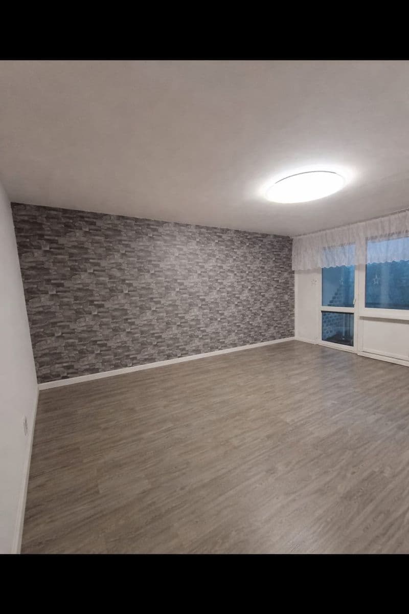 Prodej bytu 2+1 58 m², Hluboká, Ústí nad Labem, Ústecký kraj Prodej bytu 2+1 58 m², Hluboká, Ústí nad Labem, Ústecký kraj