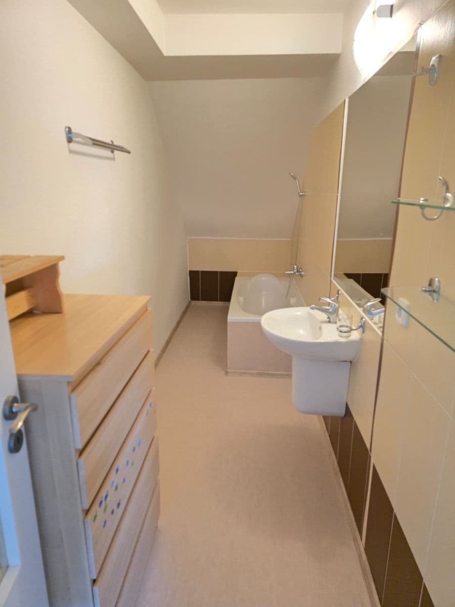 Pronájem bytu 4+1 107 m², Závodu míru, Karlovy Vary, Karlovarský kraj Pronájem bytu 4+1 107 m², Závodu míru, Karlovy Vary, Karlovarský kraj