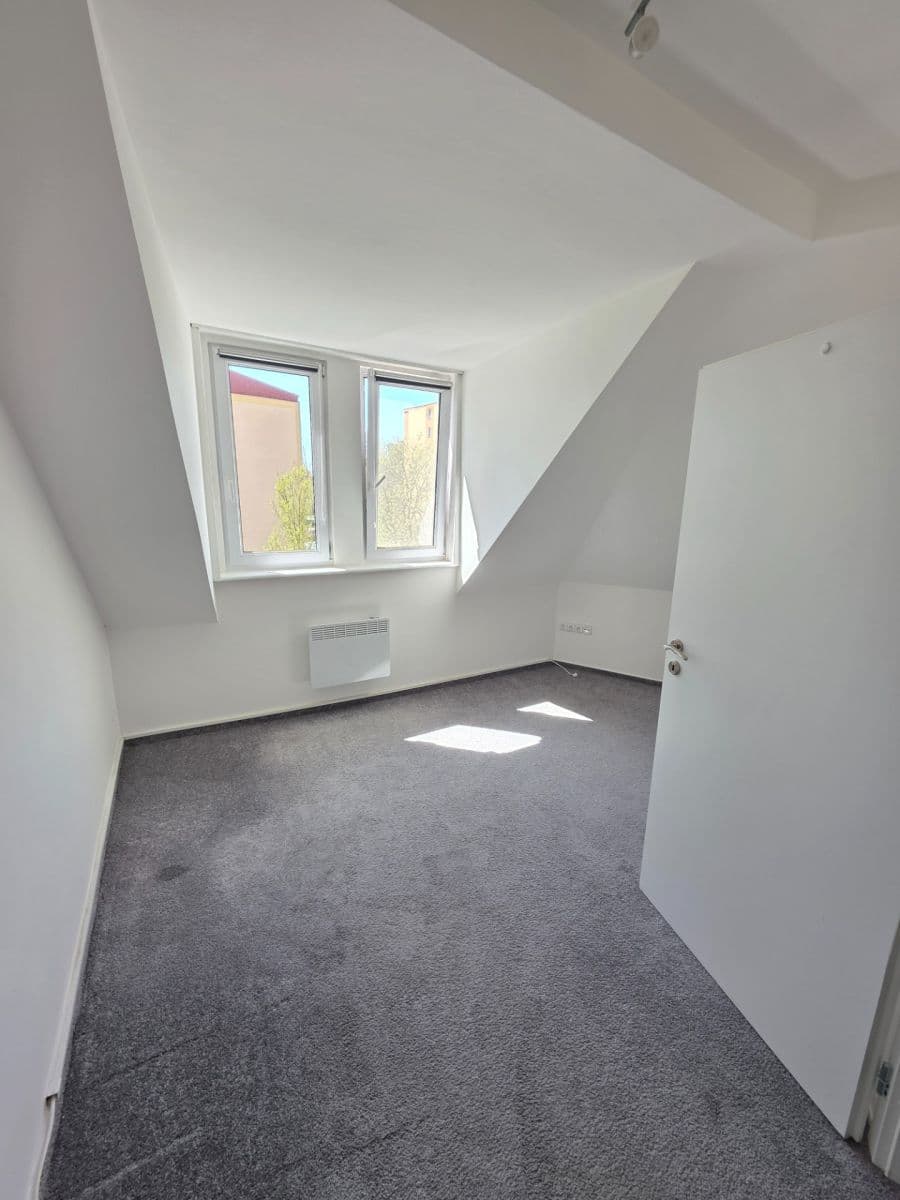 Pronájem bytu 4+1 107 m², Závodu míru, Karlovy Vary, Karlovarský kraj Pronájem bytu 4+1 107 m², Závodu míru, Karlovy Vary, Karlovarský kraj