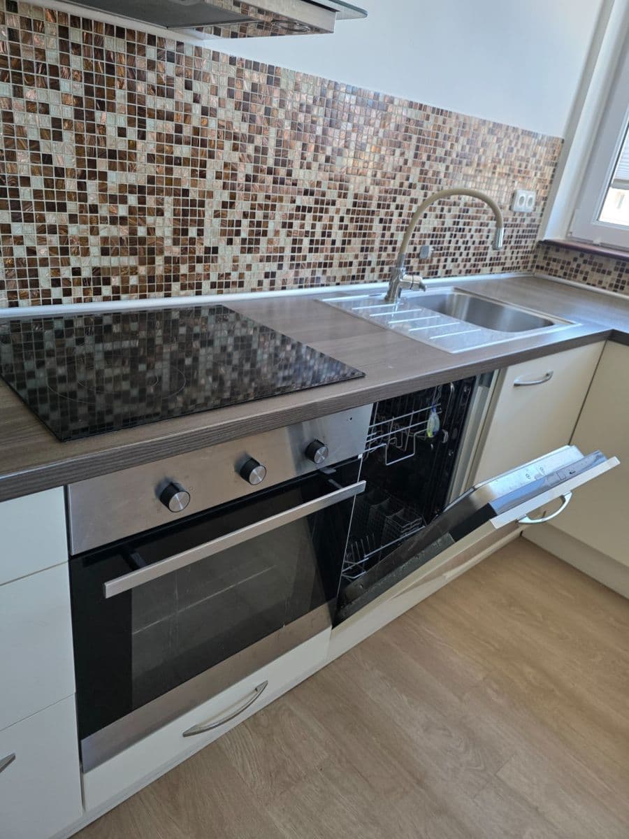 Pronájem bytu 4+1 107 m², Závodu míru, Karlovy Vary, Karlovarský kraj Pronájem bytu 4+1 107 m², Závodu míru, Karlovy Vary, Karlovarský kraj