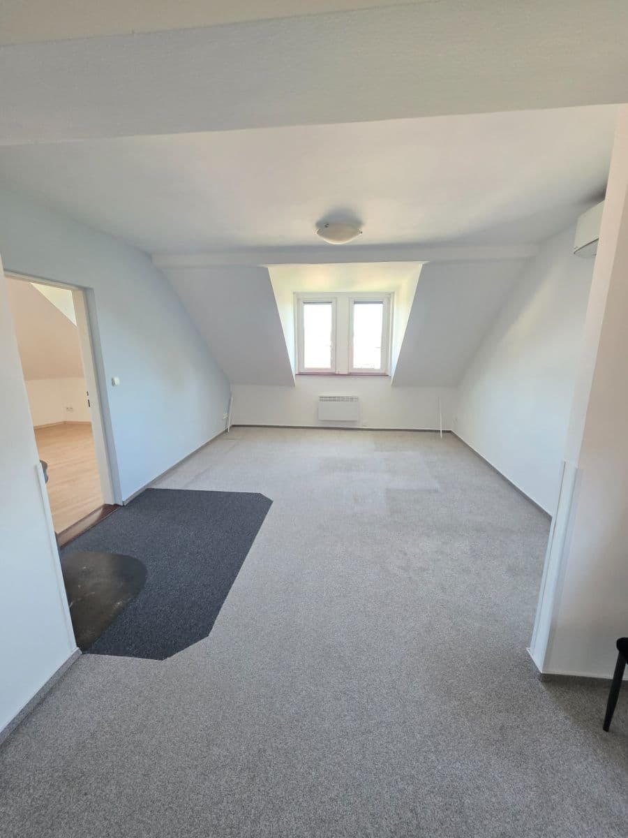 Pronájem bytu 4+1 107 m², Závodu míru, Karlovy Vary, Karlovarský kraj Pronájem bytu 4+1 107 m², Závodu míru, Karlovy Vary, Karlovarský kraj