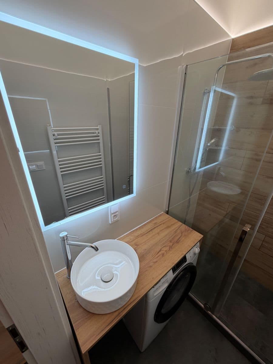 Pronájem bytu 1+kk 25 m², Košická, Praha, Praha Pronájem bytu 1+kk 25 m², Košická, Praha, Praha