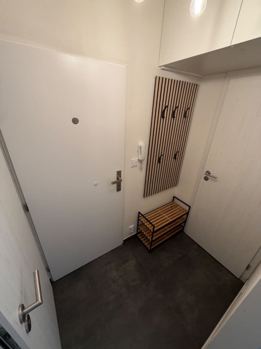 Pronájem bytu 1+kk 25 m², Košická, Praha, Praha Pronájem bytu 1+kk 25 m², Košická, Praha, Praha
