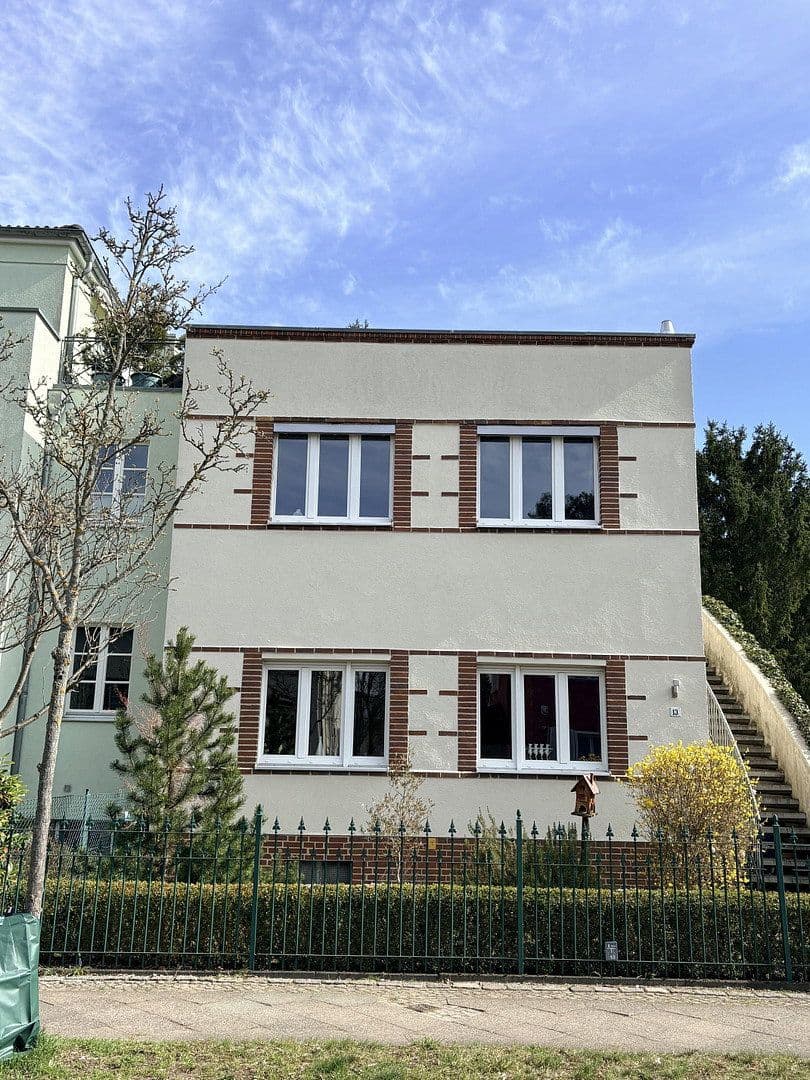 Prodej domu 151 m², pozemek 579 m², Berlin, Berlín Prodej domu 151 m², pozemek 579 m², Berlin, Berlín