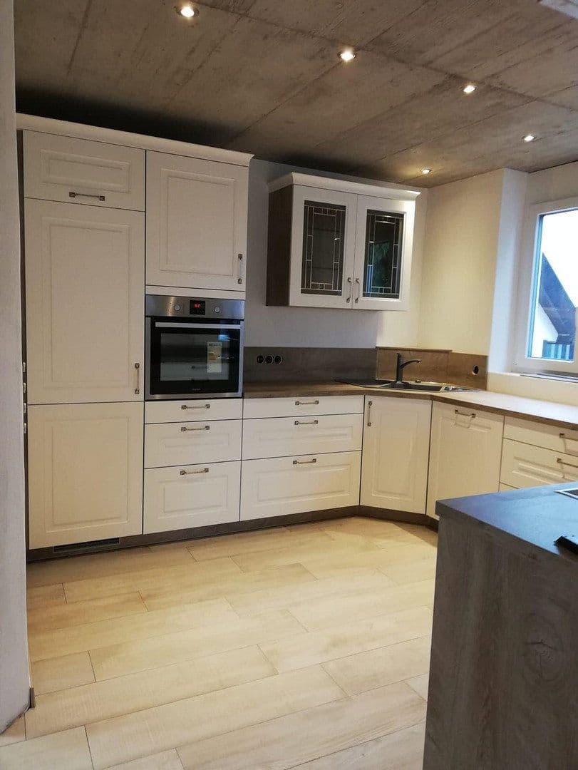 Pronájem domu 240 m², pozemek 2.300 m², Friedenweiler, Bádensko-Württembersko Pronájem domu 240 m², pozemek 2.300 m², Friedenweiler, Bádensko-Württembersko