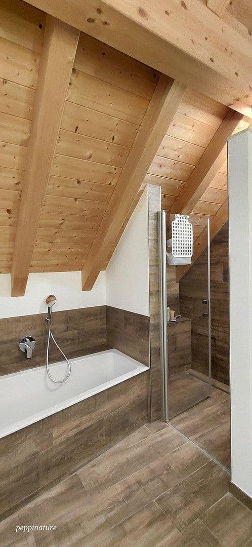 Pronájem domu 240 m², pozemek 2.300 m², Friedenweiler, Bádensko-Württembersko Pronájem domu 240 m², pozemek 2.300 m², Friedenweiler, Bádensko-Württembersko