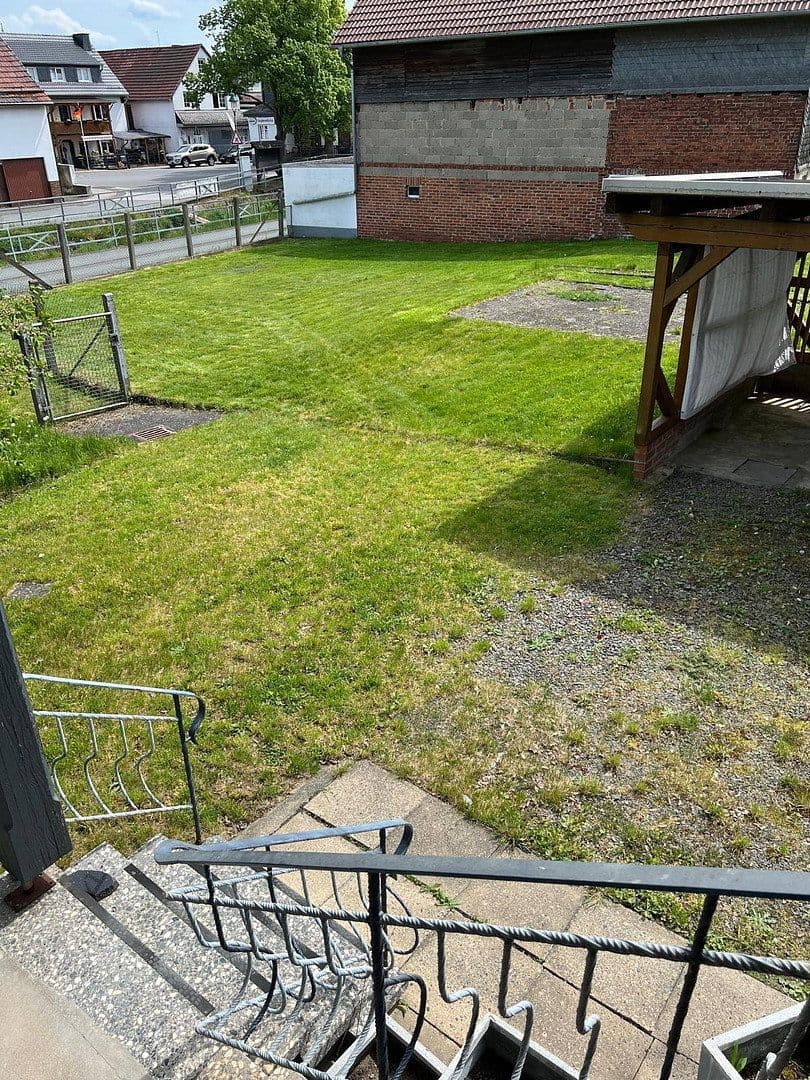 Prodej domu 263 m², pozemek 700 m², Schulstraße 12, Allendorf (Eder), Hessen Prodej domu 263 m², pozemek 700 m², Schulstraße 12, Allendorf (Eder), Hessen