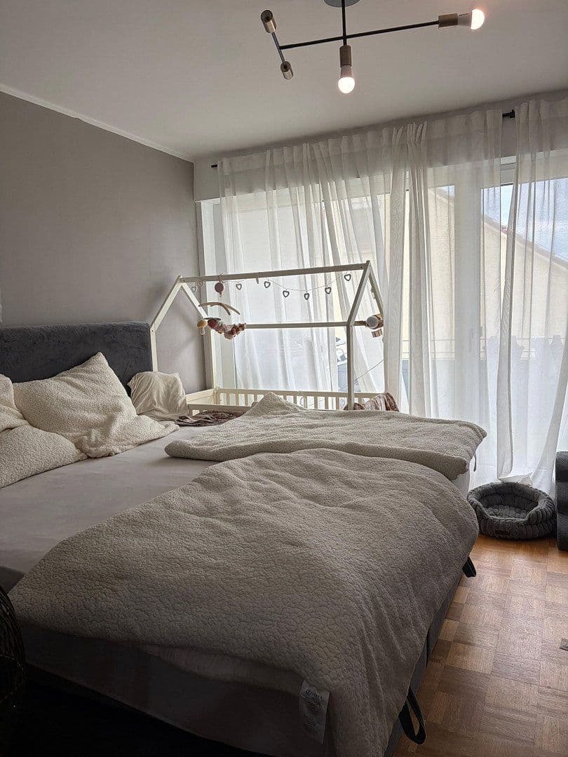 Pronájem bytu 3+1 70 m², Steinstr.13, Ditzingen, Bádensko-Württembersko Pronájem bytu 3+1 70 m², Steinstr.13, Ditzingen, Bádensko-Württembersko