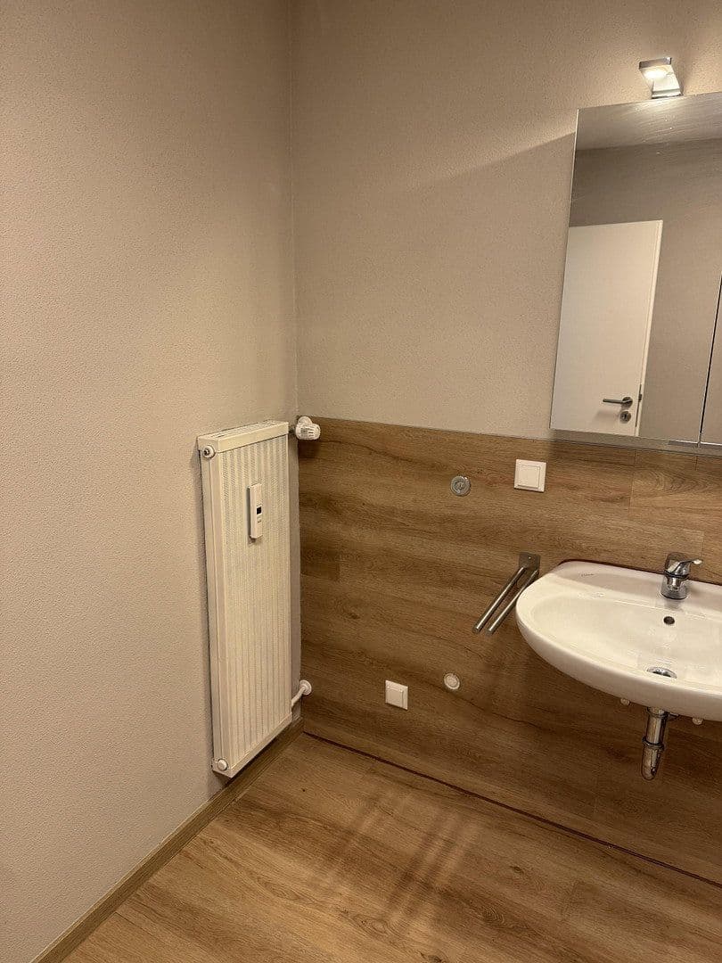 Pronájem bytu 1+1 34 m², Lohgrabenstr. 1A, Regensburg, Bavorsko Pronájem bytu 1+1 34 m², Lohgrabenstr. 1A, Regensburg, Bavorsko