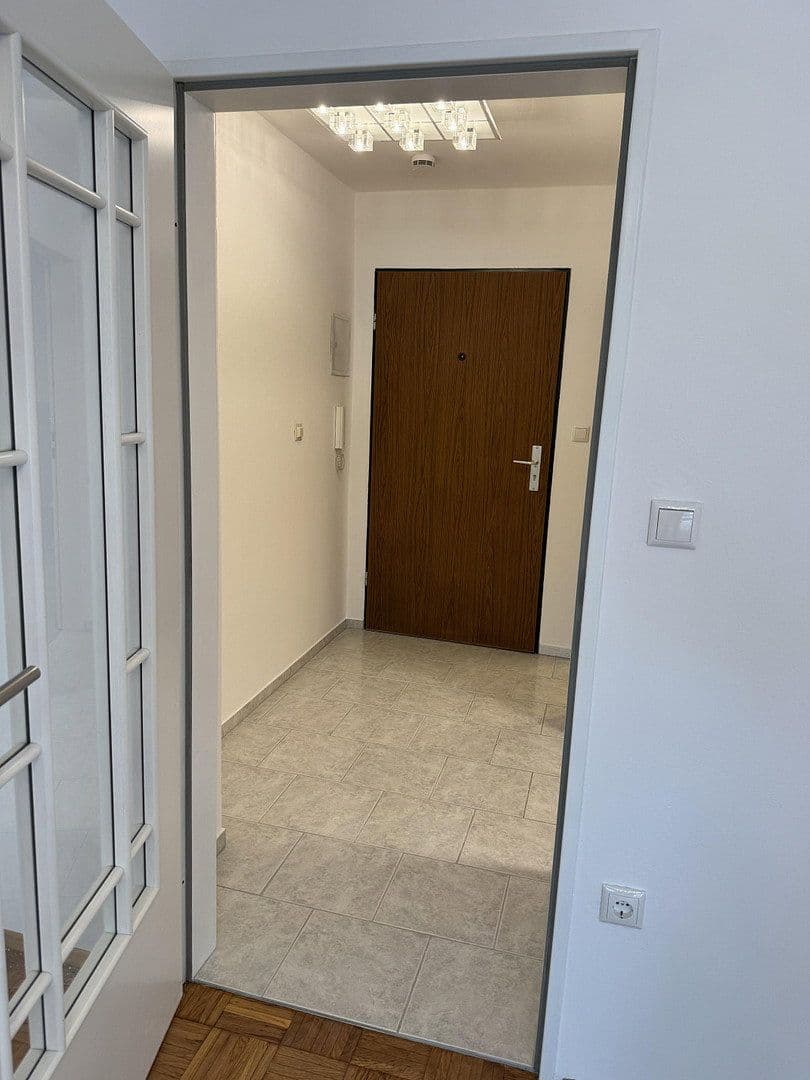 Pronájem bytu 1+1 34 m², Lohgrabenstr. 1A, Regensburg, Bavorsko Pronájem bytu 1+1 34 m², Lohgrabenstr. 1A, Regensburg, Bavorsko