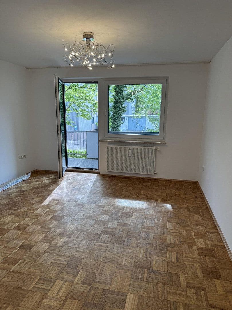 Pronájem bytu 1+1 34 m², Lohgrabenstr. 1A, Regensburg, Bavorsko Pronájem bytu 1+1 34 m², Lohgrabenstr. 1A, Regensburg, Bavorsko