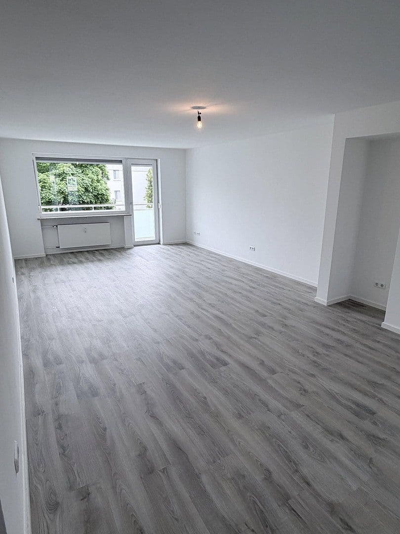 Prodej bytu 3+1 80 m², Dachauerstr.419, München, Bavorsko Prodej bytu 3+1 80 m², Dachauerstr.419, München, Bavorsko