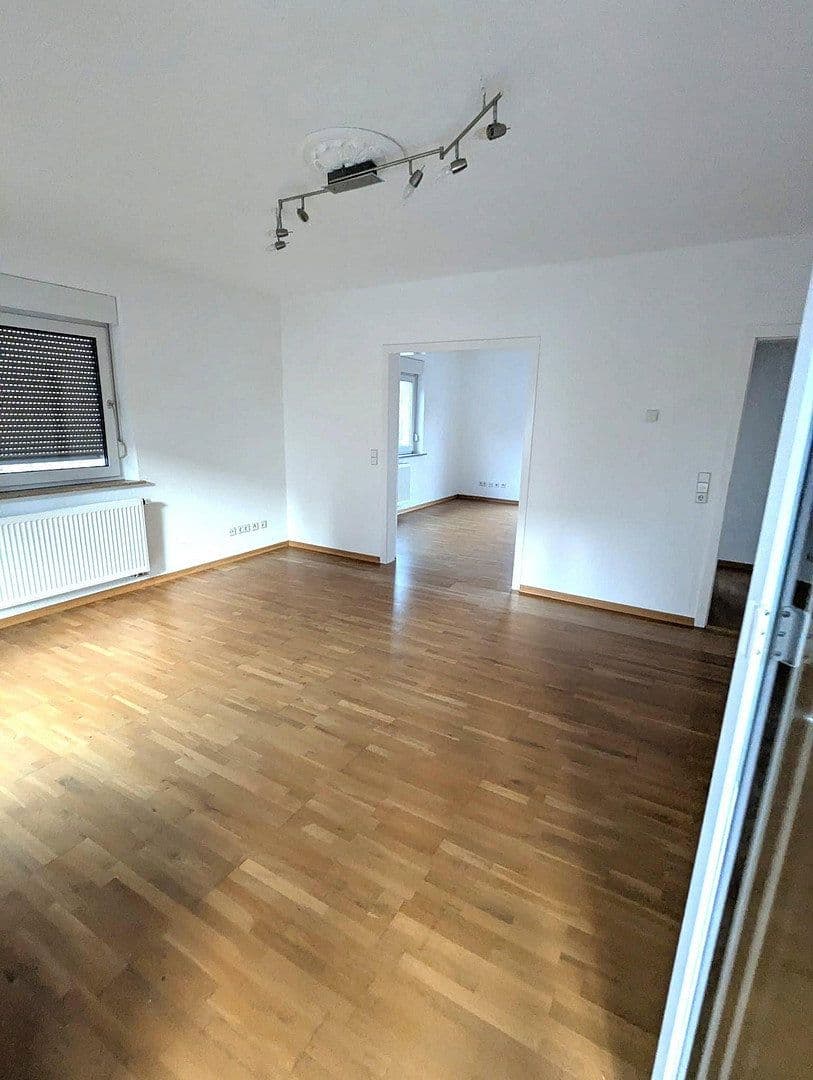 Pronájem bytu 4+1 102 m², Stuttgart, Bádensko-Württembersko Pronájem bytu 4+1 102 m², Stuttgart, Bádensko-Württembersko