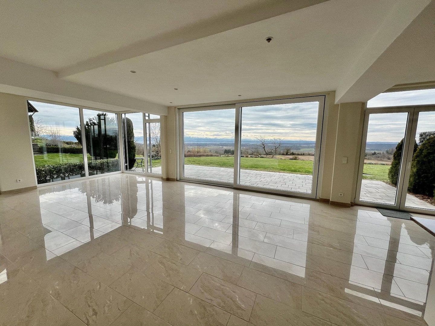 Pronájem bytu 3+1 152 m², Markdorf, Bádensko-Württembersko Pronájem bytu 3+1 152 m², Markdorf, Bádensko-Württembersko