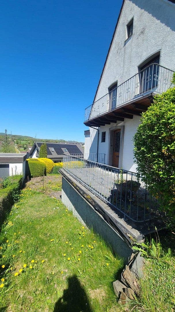 Prodej domu 153 m², pozemek 735 m², Attendorn, Severní Porýní-Vestfálsko Prodej domu 153 m², pozemek 735 m², Attendorn, Severní Porýní-Vestfálsko
