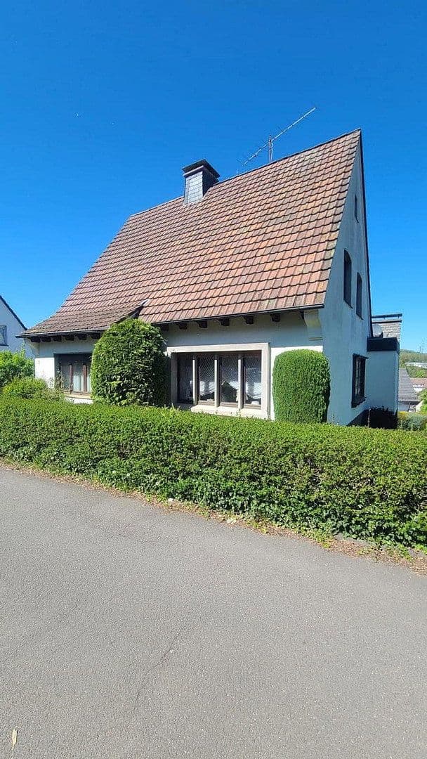 Prodej domu 153 m², pozemek 735 m², Attendorn, Severní Porýní-Vestfálsko Prodej domu 153 m², pozemek 735 m², Attendorn, Severní Porýní-Vestfálsko