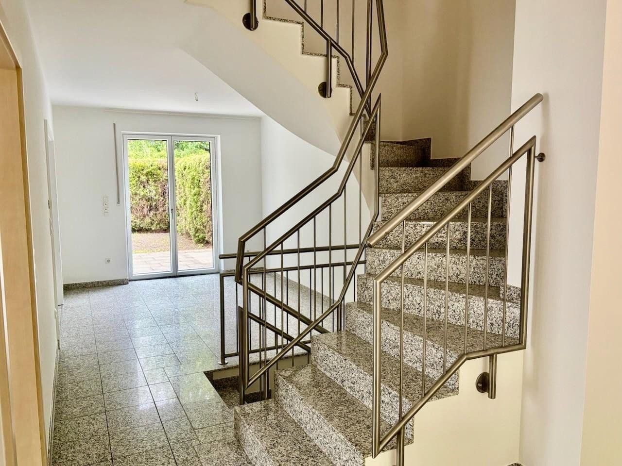Pronájem domu 172 m², pozemek 325 m², München, Bavorsko Pronájem domu 172 m², pozemek 325 m², München, Bavorsko
