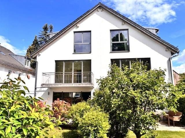 Pronájem domu 172 m², pozemek 325 m², München, Bavorsko Pronájem domu 172 m², pozemek 325 m², München, Bavorsko