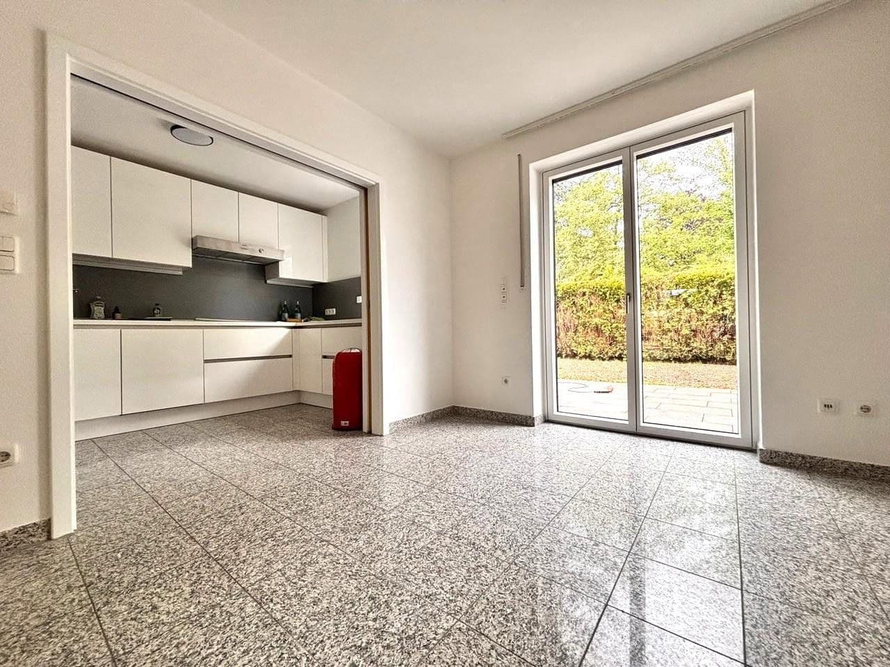 Pronájem domu 172 m², pozemek 325 m², München, Bavorsko Pronájem domu 172 m², pozemek 325 m², München, Bavorsko