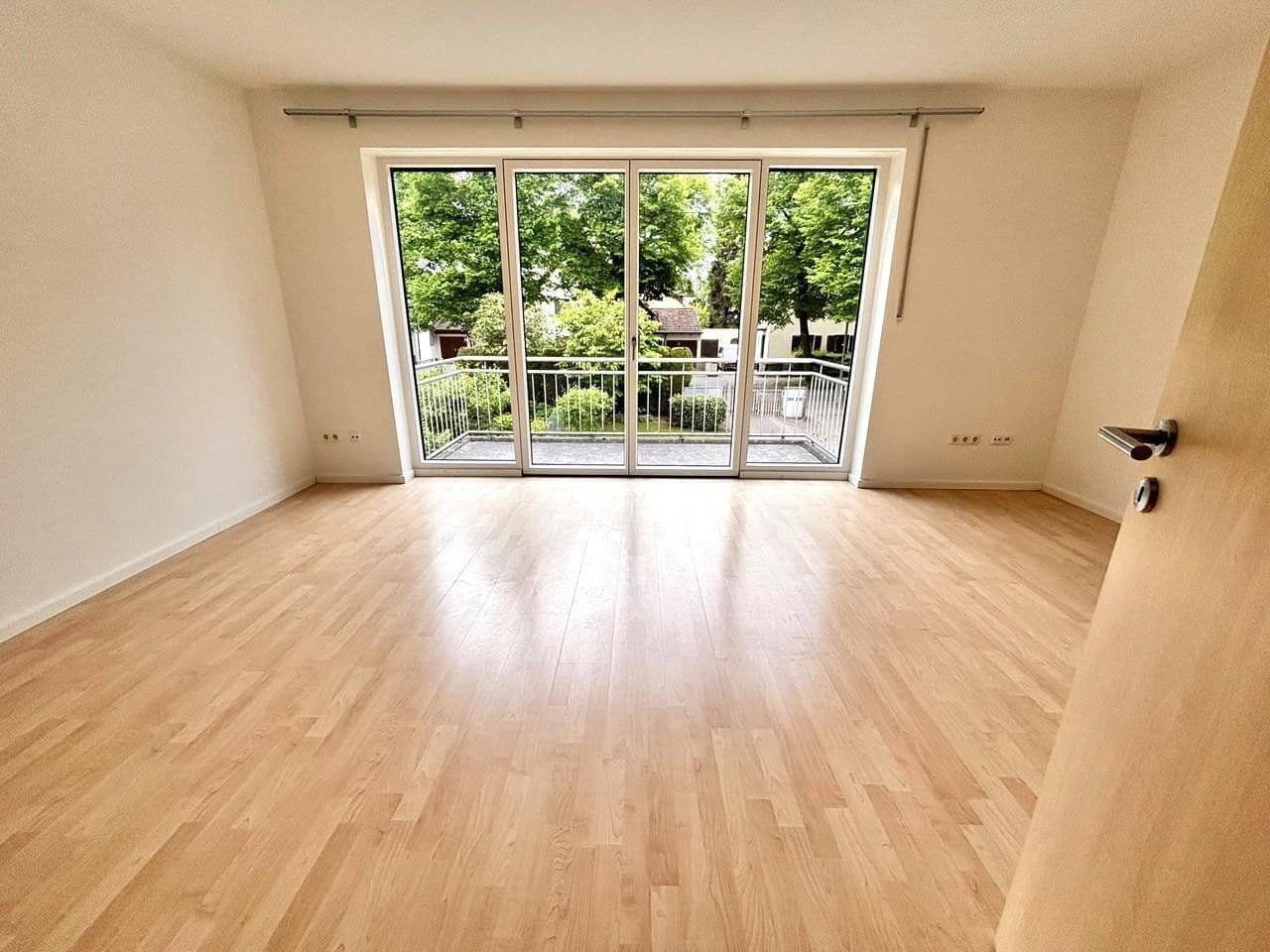 Pronájem domu 172 m², pozemek 325 m², München, Bavorsko Pronájem domu 172 m², pozemek 325 m², München, Bavorsko