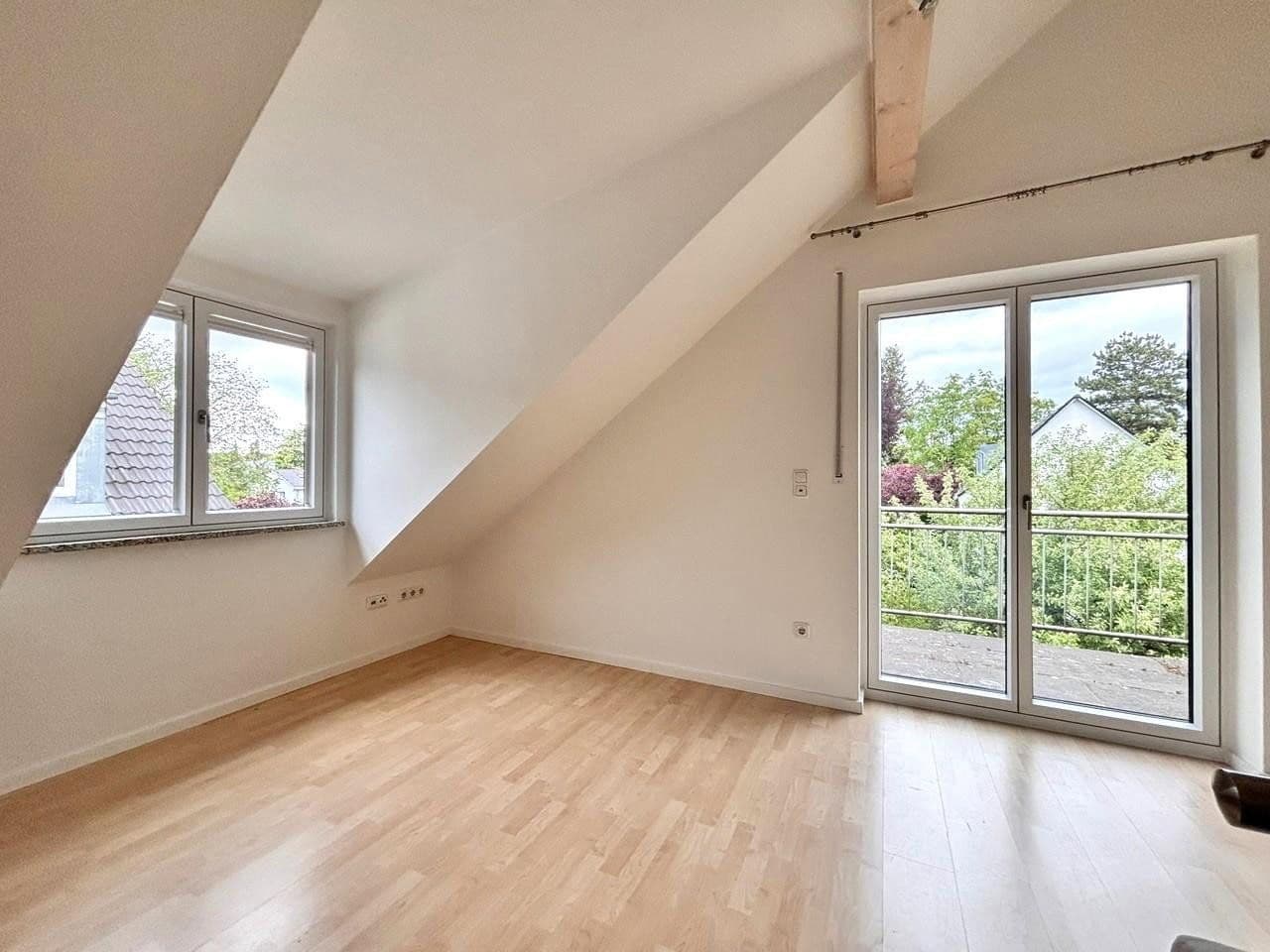 Pronájem domu 172 m², pozemek 325 m², München, Bavorsko Pronájem domu 172 m², pozemek 325 m², München, Bavorsko