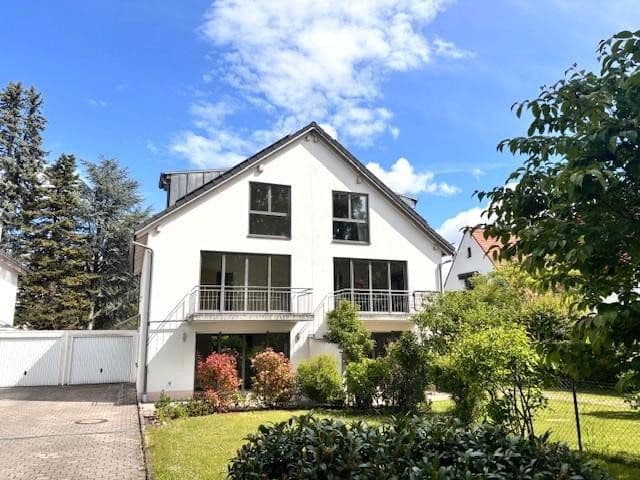 Pronájem domu 172 m², pozemek 325 m², München, Bavorsko Pronájem domu 172 m², pozemek 325 m², München, Bavorsko