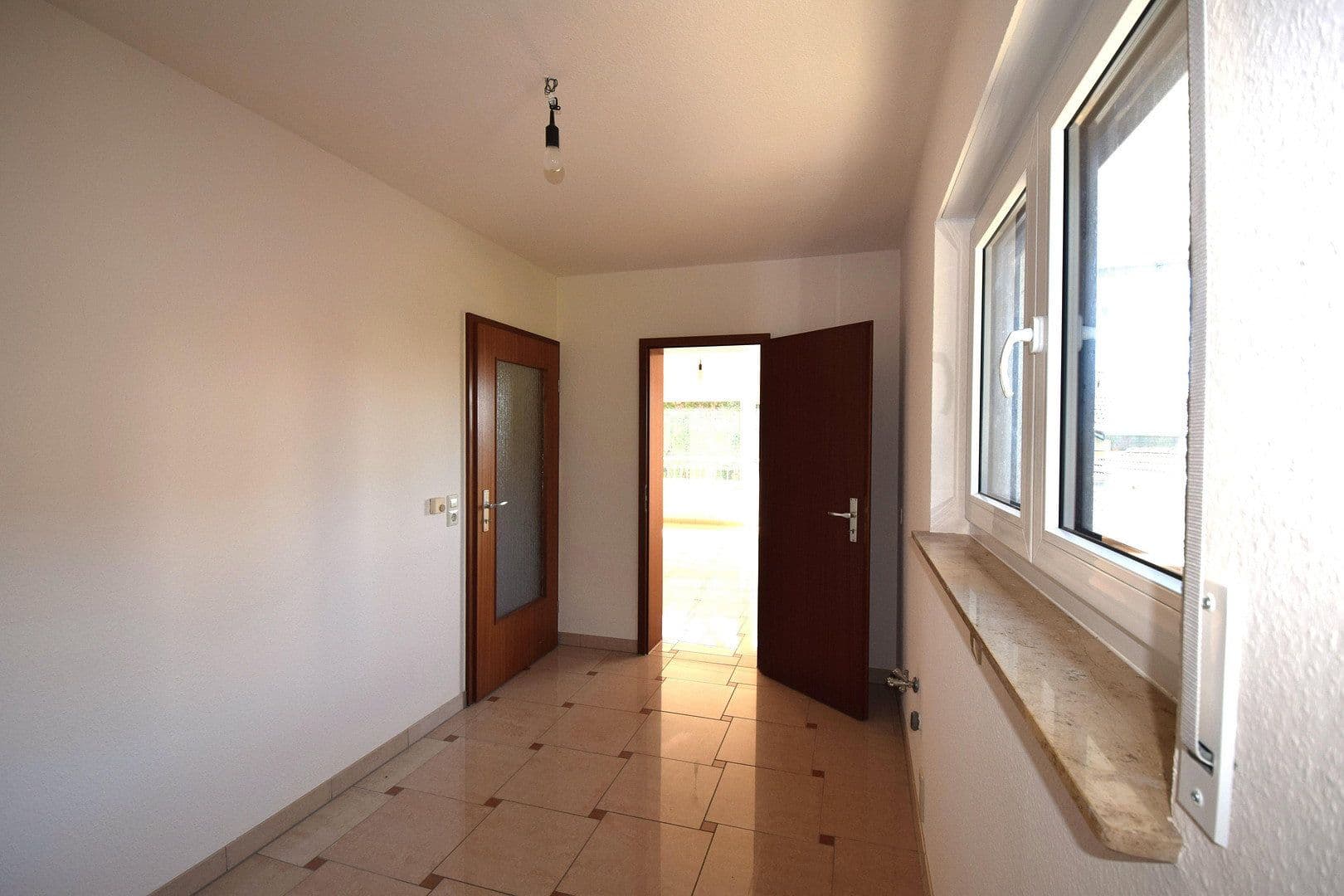 Prodej domu 197 m², pozemek 383 m², Seeheim-Jugenheim, Hessen Prodej domu 197 m², pozemek 383 m², Seeheim-Jugenheim, Hessen