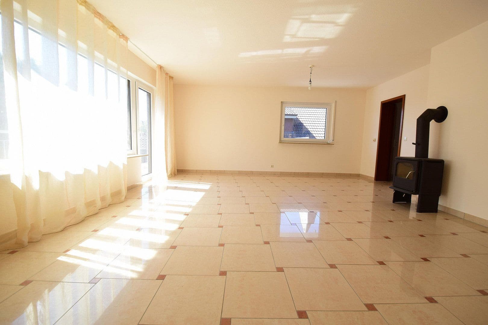Prodej domu 197 m², pozemek 383 m², Seeheim-Jugenheim, Hessen Prodej domu 197 m², pozemek 383 m², Seeheim-Jugenheim, Hessen