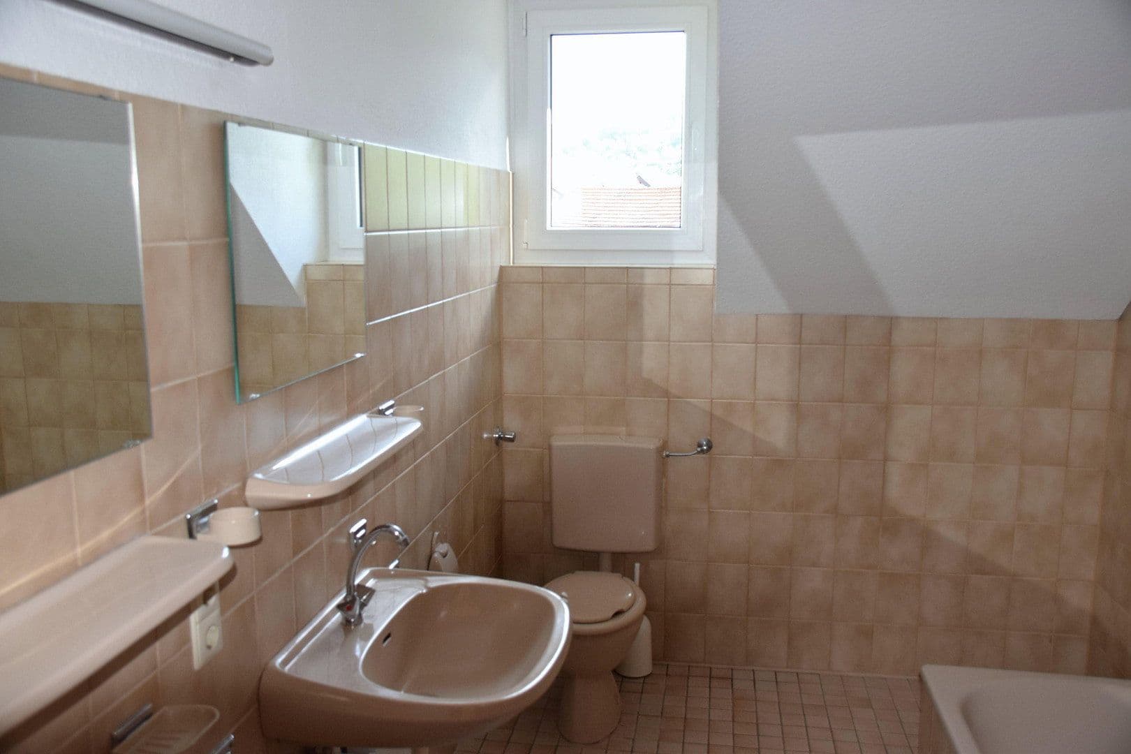 Prodej domu 197 m², pozemek 383 m², Seeheim-Jugenheim, Hessen Prodej domu 197 m², pozemek 383 m², Seeheim-Jugenheim, Hessen