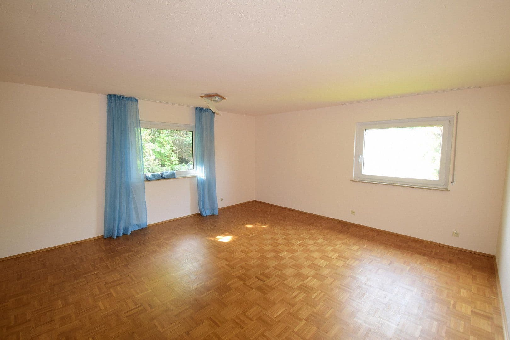 Prodej domu 197 m², pozemek 383 m², Seeheim-Jugenheim, Hessen Prodej domu 197 m², pozemek 383 m², Seeheim-Jugenheim, Hessen